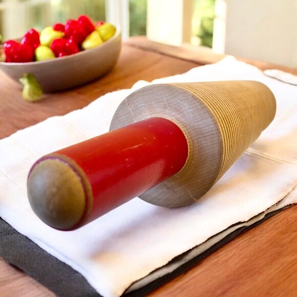 Wood Textured Rolling Pin Norwegian Lefse Flatbread with Red Handles - Picture 4 of 11